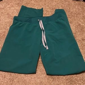 FIGS Livingston | Hunter Green